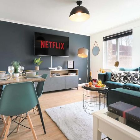 Central Mk House With Free Parking, Fast Wifi, And Smart Tv With Xbox, Sky Tv Packages And Netflix By Yoko Property 米尔顿凯恩斯 外观 照片